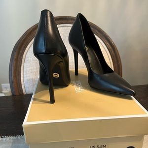 MICHAEL KORS Classic Black Leather Pointed Toe Dress Heel 5.5